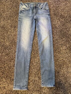 American Eagle Outfitters Women’s Skinny Jeans in Light Blue Wash